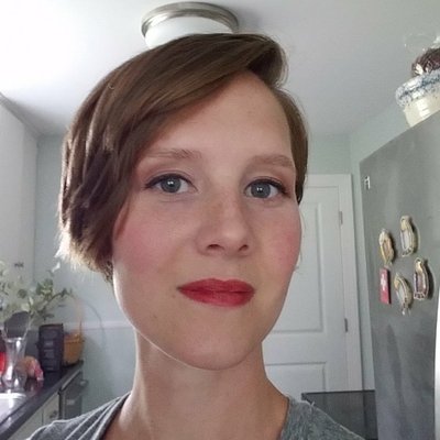 Profile Picture of Amanda Richards 🍸 (@ConserveItAll) on Twitter