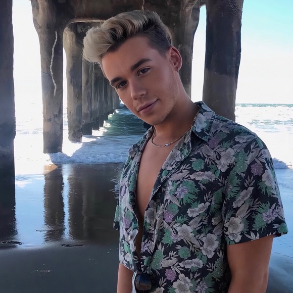 Profile Picture of Benjamin Arganbright (@iblamebenjaminn) on Poshmark