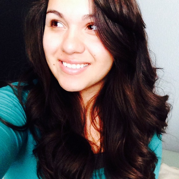 Profile Picture of Bianca Chavez (@bianks_21) on Poshmark