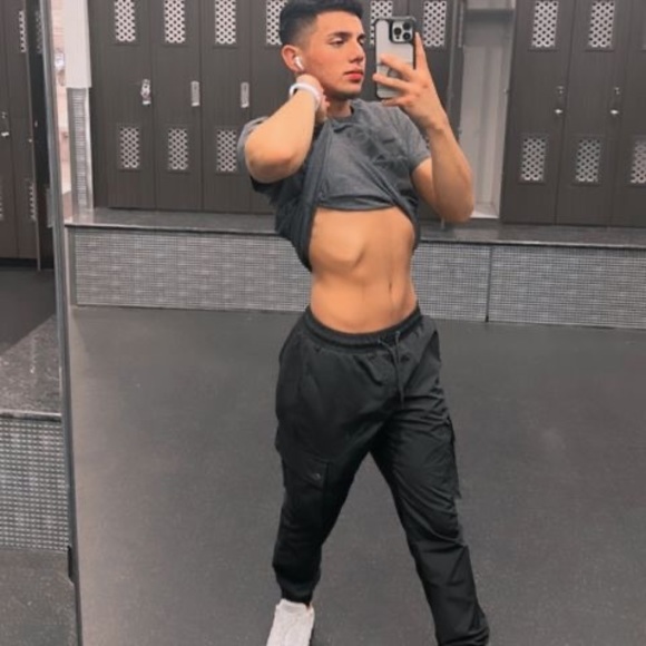 Profile Picture of Kevin Valle (@kevinvalle587) on Poshmark