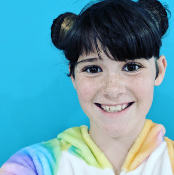 Profile Picture of Eleanor Wright (@weirdgirl193) on Poshmark