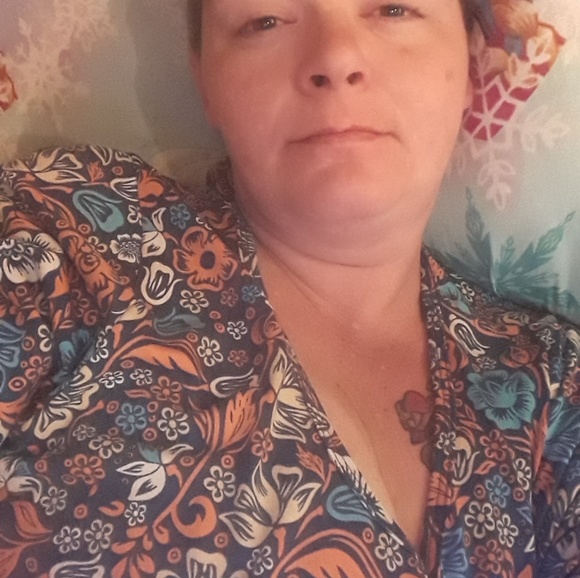 Profile Picture of Tracy Goodeaux (@nubbyt337) on Poshmark