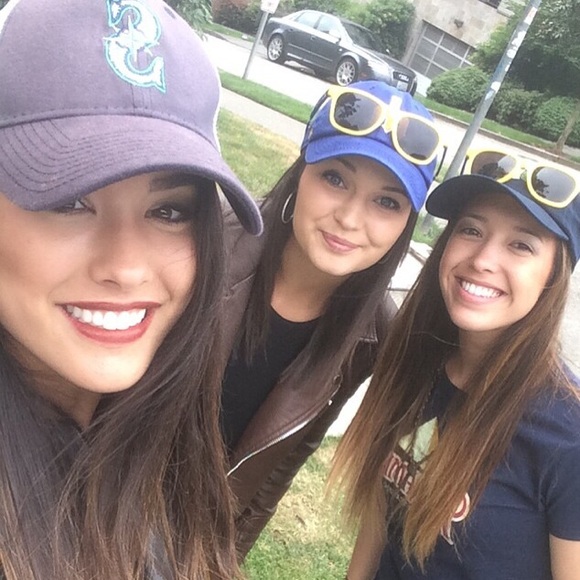 Profile Picture of Hannah Knight (@hannah3joy) on Poshmark