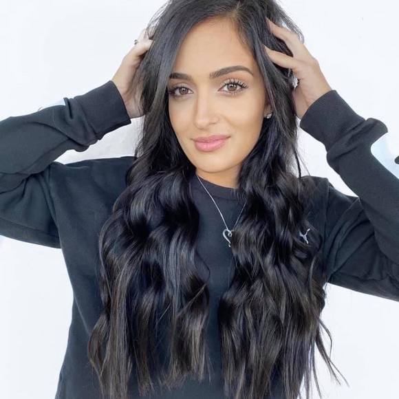 Flora Fantis - Poshmark Profile Picture of Flora Fantis (@floraa21) on Poshmark