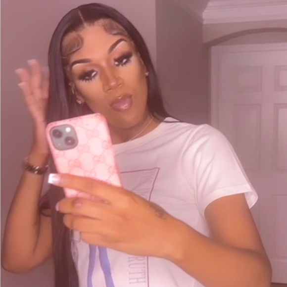 Profile Picture of Giavanna Mason (@darrinmason50) on Poshmark