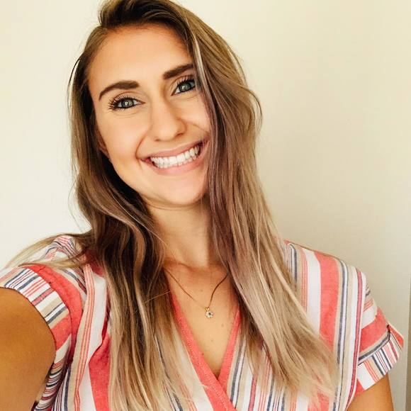 Profile Picture of Amanda Beebe (@abeebs) on Poshmark
