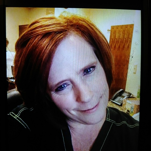 Profile Picture of Jamie Wallon (@momtomaggie) on Poshmark