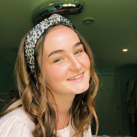 Profile Picture of Lauryn Whelton (@laurynannee) on Poshmark