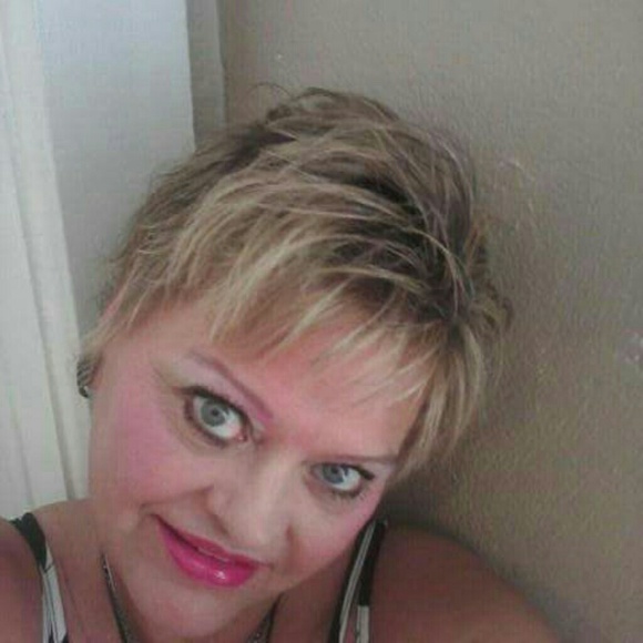 Profile Picture of Denise Alexie (@dgalexie) on Poshmark