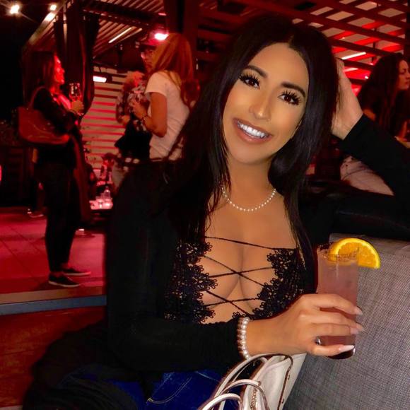 Profile Picture of Paula Bonilla (@paulalalah) on Poshmark
