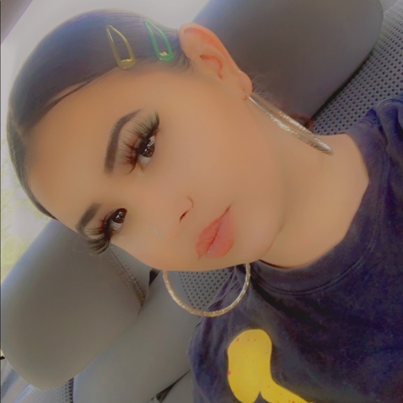 Profile Picture of Dannielle Sturges (@d_sturges) on Poshmark