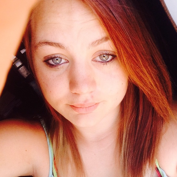Profile Picture of Jennelly Conely (@jencon123456) on Poshmark