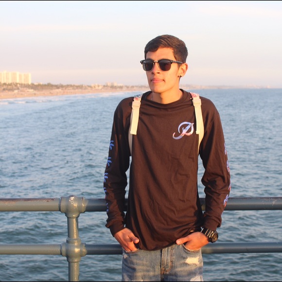 Profile Picture of Adrian Chavira (@adrianchavir) on Poshmark