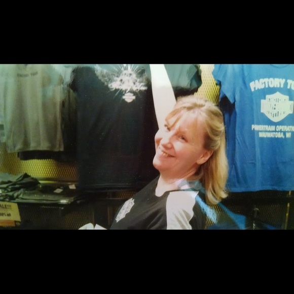 Profile Picture of Janet Debottis (@jdsasha) on Poshmark