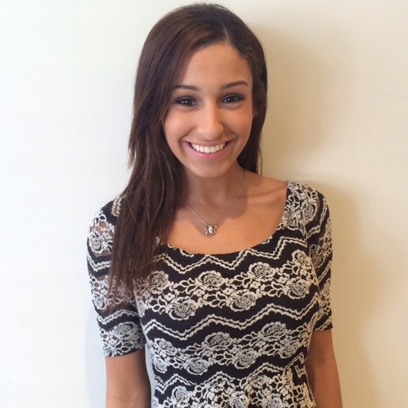 Profile Picture of Stephanie Attalla (@sstephhx42) on Poshmark