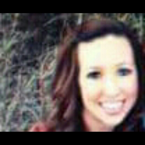 Profile Picture of Lindsey Arpin (@lindseyarpin08) on Poshmark