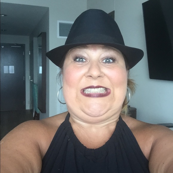 Profile Picture of Kelli Walter (@the3walters) on Poshmark