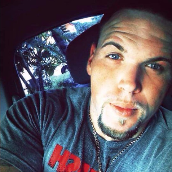 Profile Picture of Alex Rodriguez (@alex110988) on Poshmark