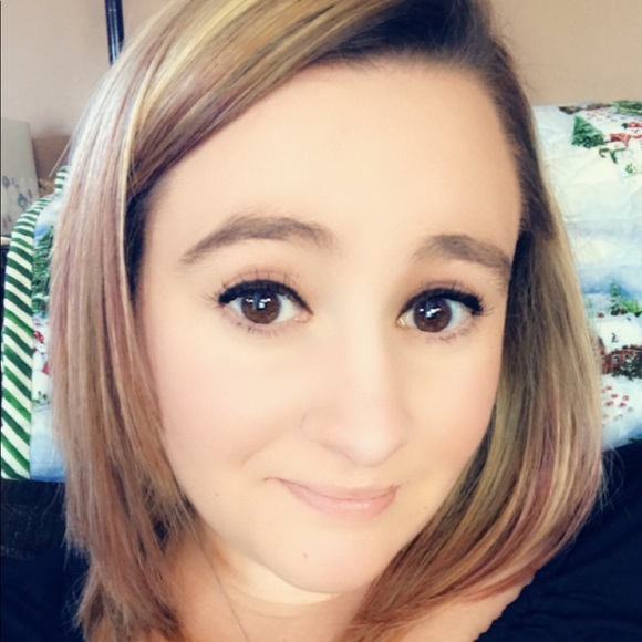 Profile Picture of Katelyn Waters (@kwaters2016) on Poshmark