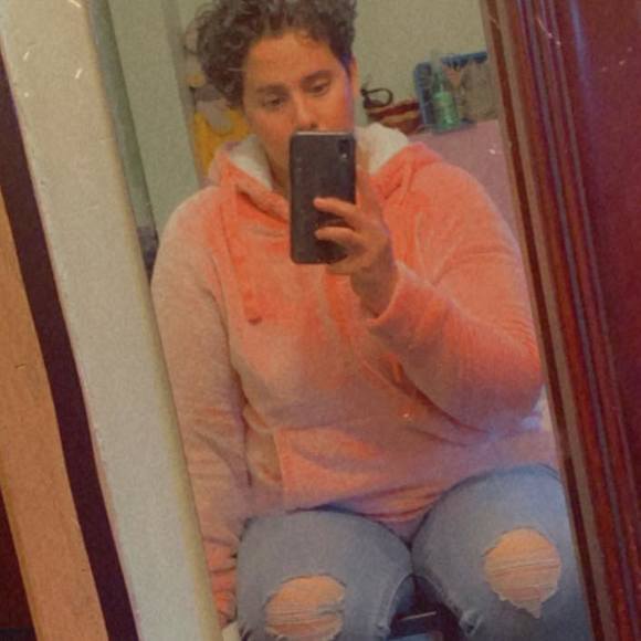 Profile Picture of Josie Olvera (@6474hungergames) on Poshmark