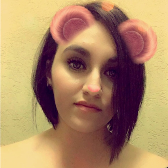 Profile Picture of Daniela Loya (@deeloya) on Poshmark