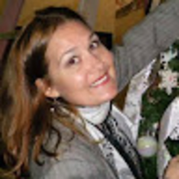 Profile Picture of Cheyenna Novotny (@cheyennanovotny) on Poshmark