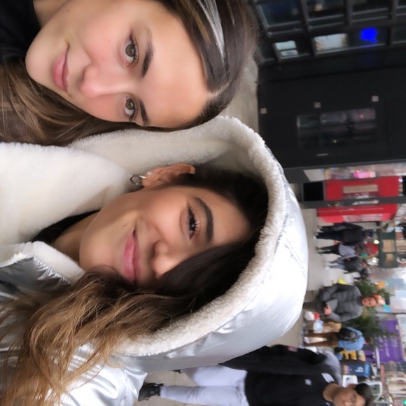 Profile Picture of Aileen Cano (@aileencanoai) on Poshmark