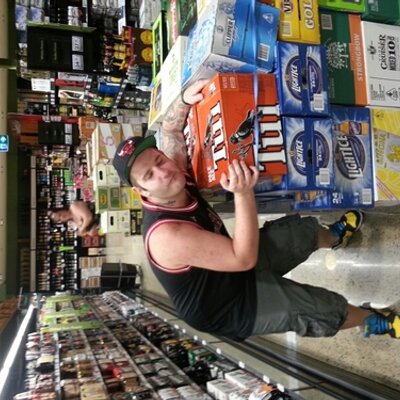 Profile Picture of Josh Greenhill (@yologreeny) on Twitter