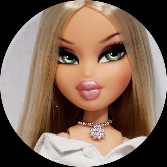 Profile Picture of Isabel Kilgallon (@izzykilgallon) on Poshmark