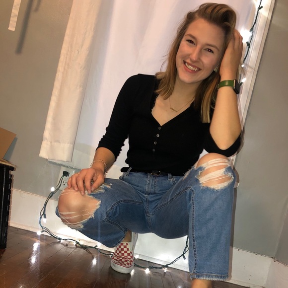 Profile Picture of Skyler Gubbels (@sgubbels) on Poshmark