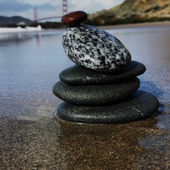 Profile Picture of Alivia Thompson (@a_r_t_19) on Poshmark