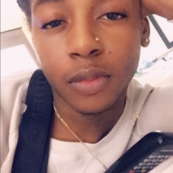 Profile Picture of Darian Wright (@ks67576) on Poshmark