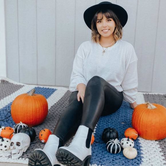 Profile Picture of Krista Kightlinger (@k_kightlinger) on Poshmark