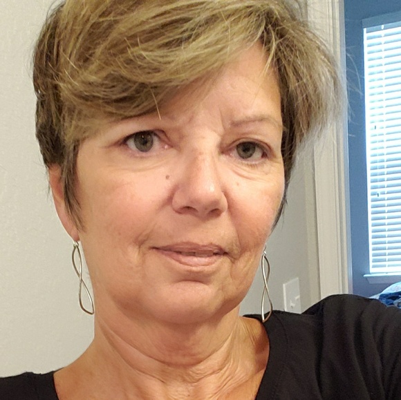 Profile Picture of Naomi Charny (@maxieko) on Poshmark