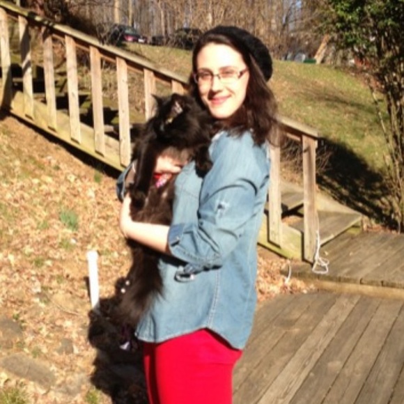 Profile Picture of Allison Unger (@allisonung) on Poshmark