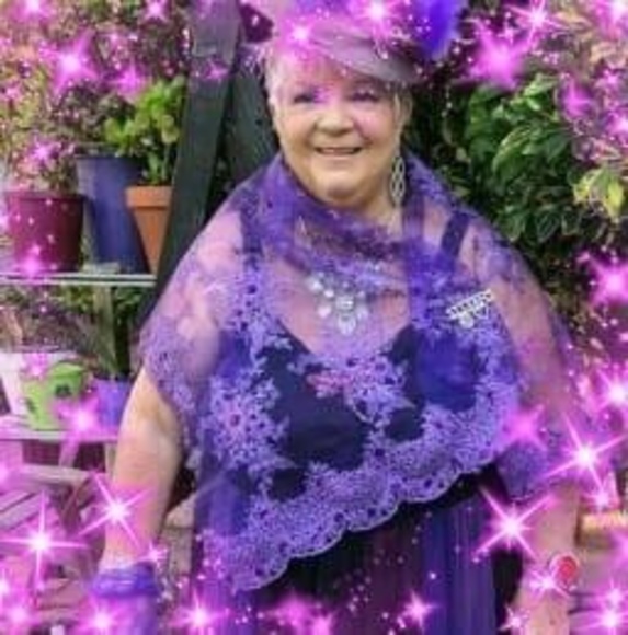 Profile Picture of Dianne Haynes (@dianne_haynes) on Poshmark