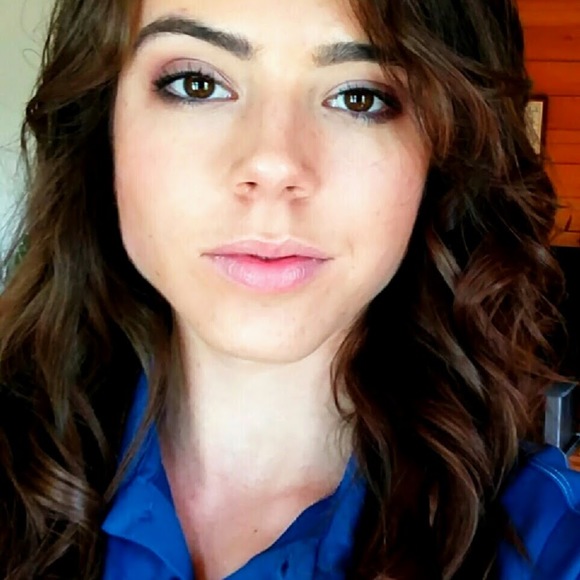 Profile Picture of Hollie Boyd (@hollie_boyd) on Poshmark