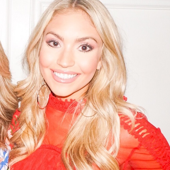 Profile Picture of Adrianna Morehouse (@adrianna1996) on Poshmark