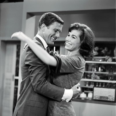 Profile Picture of Rob And Laura Petrie (@RobertPetrie61) on Twitter