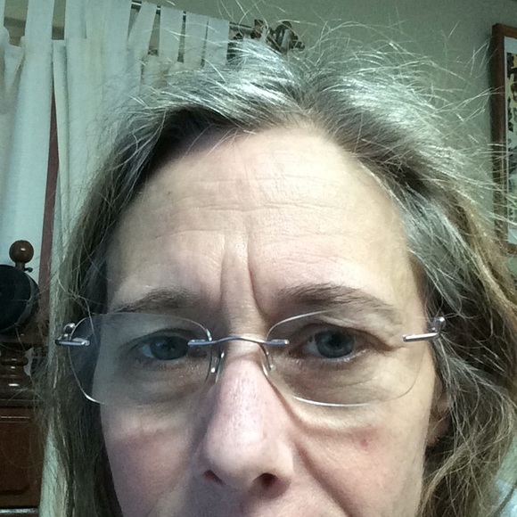 Profile Picture of Brie Larsen (@brielarsen55) on Poshmark