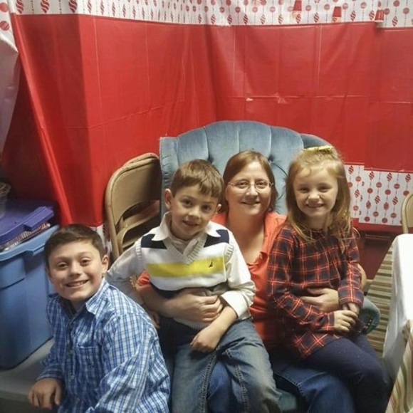 Profile Picture of Christine Delossantos (@cmd10510) on Poshmark