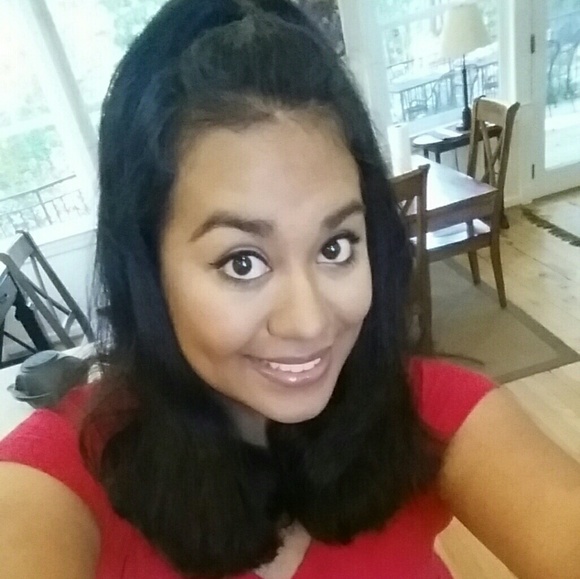 Profile Picture of Erika Paredes (@erikagris) on Poshmark