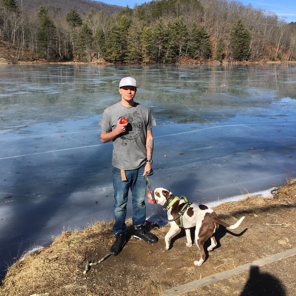 Profile Picture of Andrew Macklem (@drewmacklem) on Poshmark