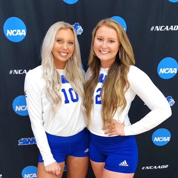 Profile Picture of Mia Debardelaben (@miadebardelaben) on Poshmark