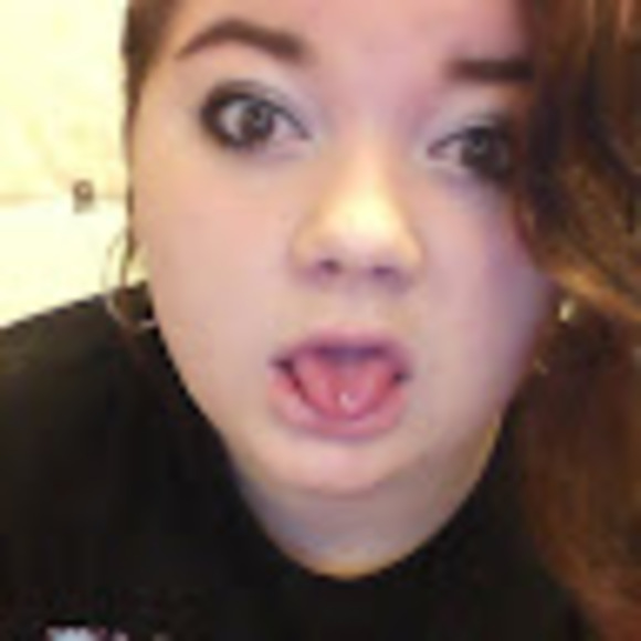 Profile Picture of Caitlin Davis (@caitlindavis208) on Poshmark