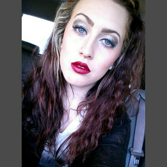 Profile Picture of Addison Sloss (@addisonn1) on Poshmark