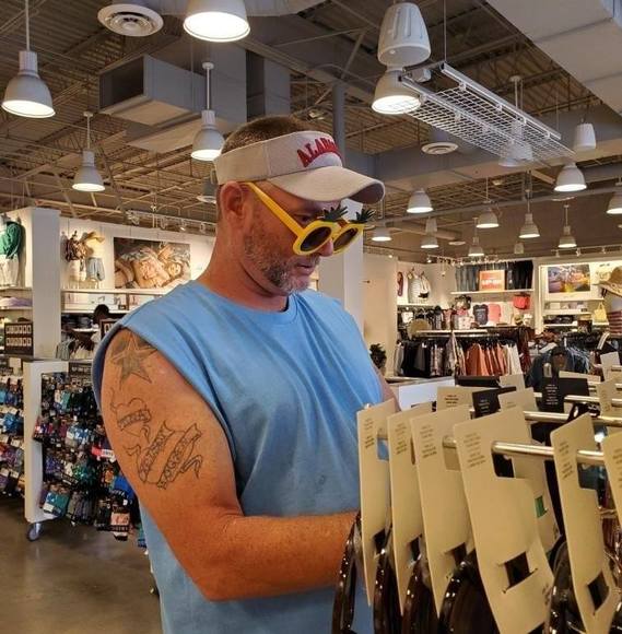 Mickey Evans - Poshmark Profile Picture of Mickey Evans (@mcky_evans) on Poshmark