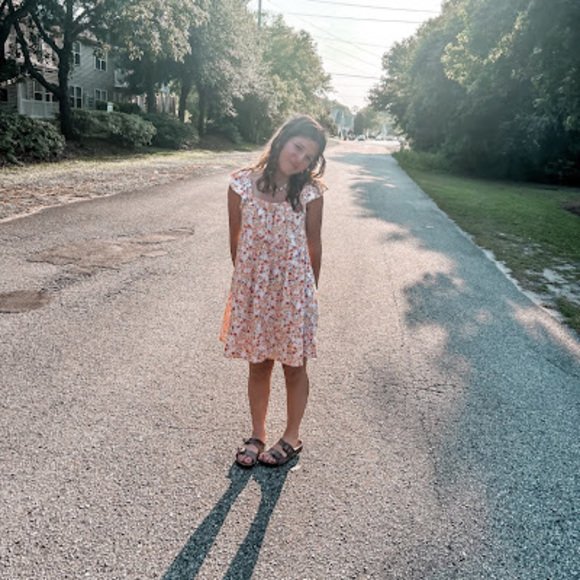 Profile Picture of Victoria Gonzaga (@gonzagaav2008) on Poshmark