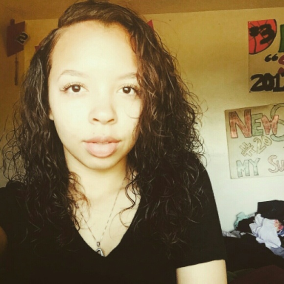 Profile Picture of Jordaan Dovala (@jordaan27) on Poshmark