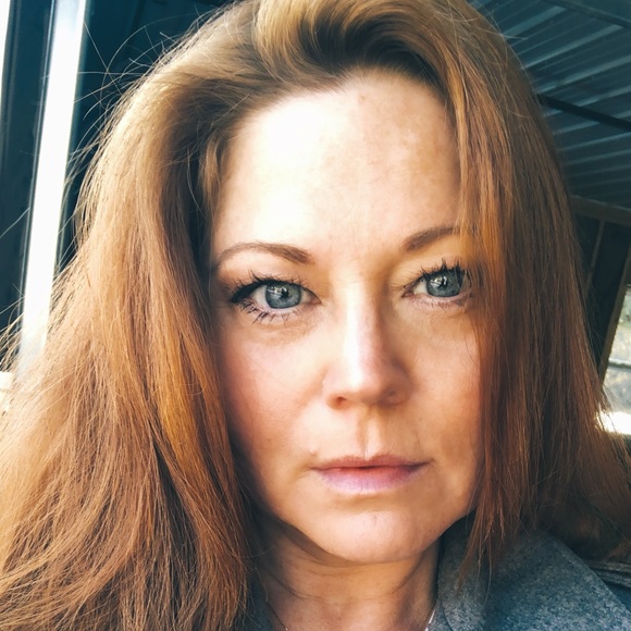 Profile Picture of Bobbie kim Surles (@resourcefulred) on Poshmark